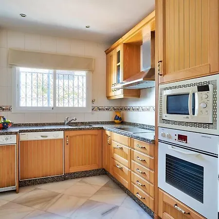 Precioso Apartamento En Playas De Duque-p Banus Marbella