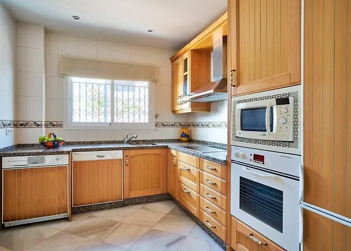 Precioso Apartamento En Playas De Duque-p Banus Marbella